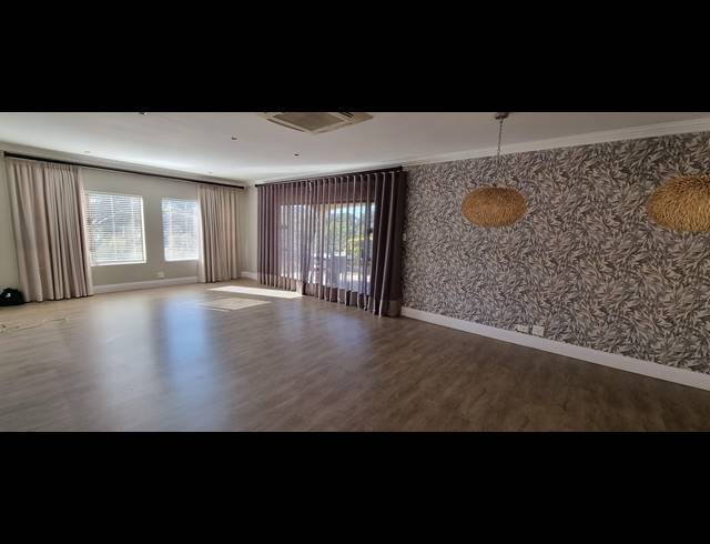 3 BEDROOM APARTMENT FOR SALE IN LA LUCIA